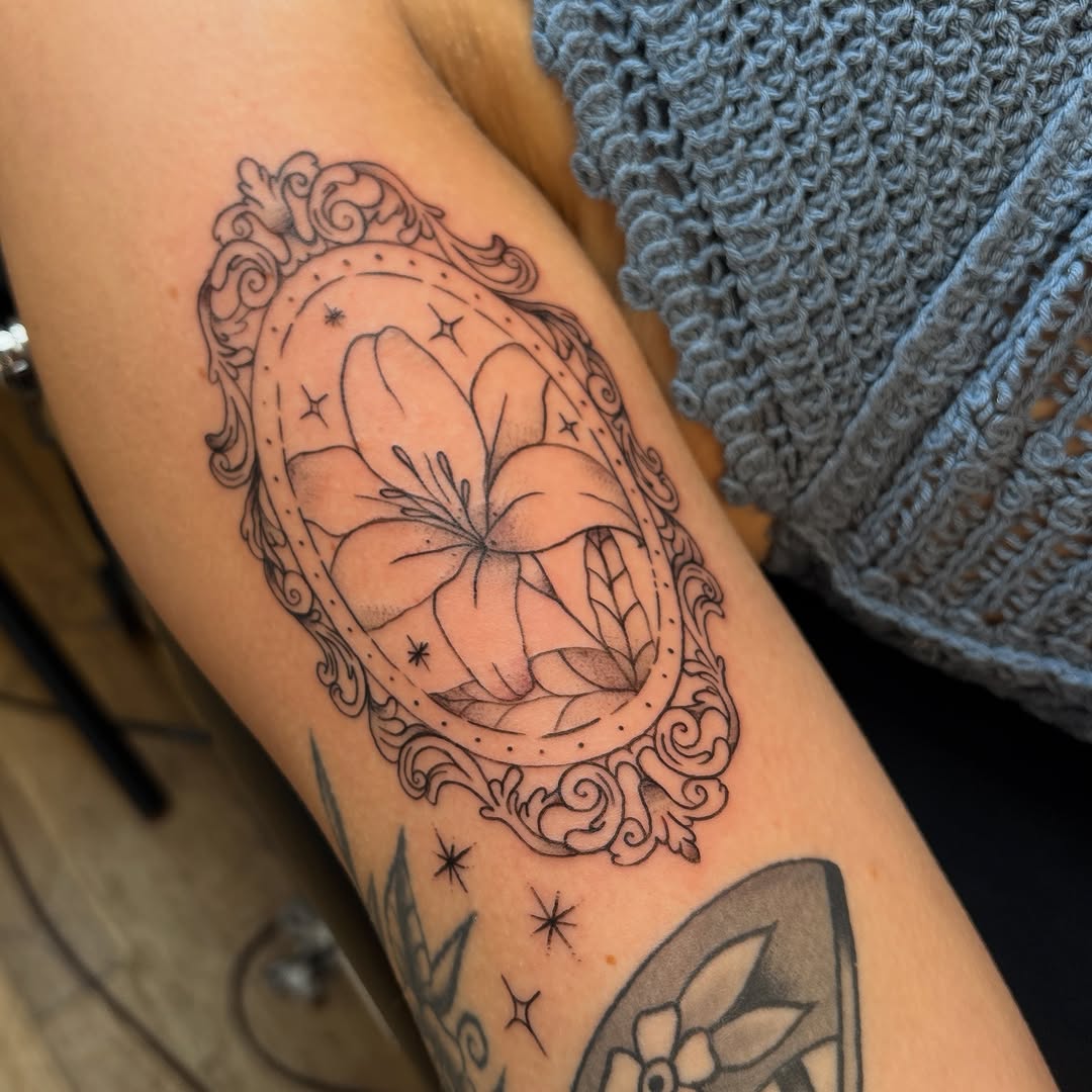 Tattoo by @manicslugorgy — illustrative, fine_line
