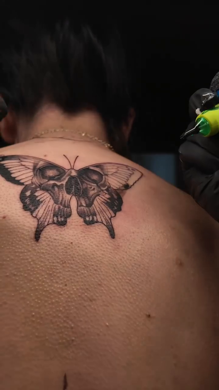 Tattoo by @lvltattoo_ — black_and_grey, illustrative