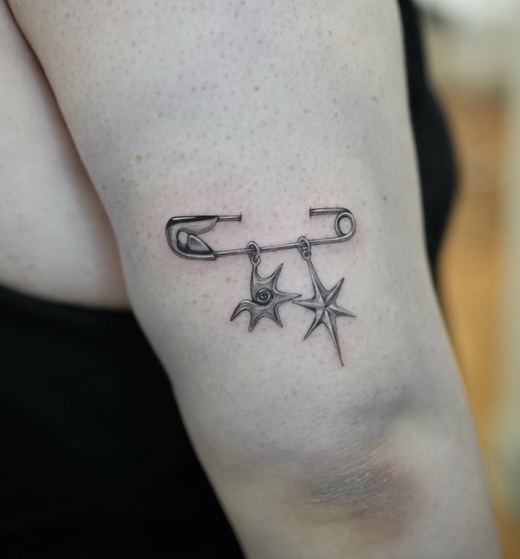 Tattoo by @tottory21 — fine_line, black_and_grey
