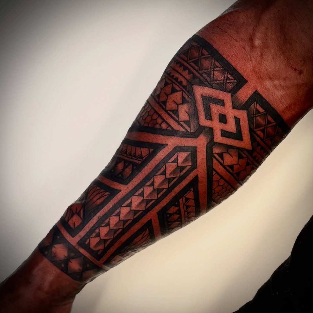 Tattoo by @ivyleetattoo โ tribal, geometric