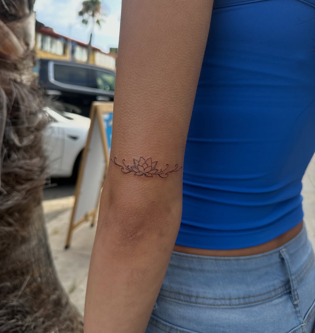 Tattoo by @cherryxtats β fine_line, minimalist