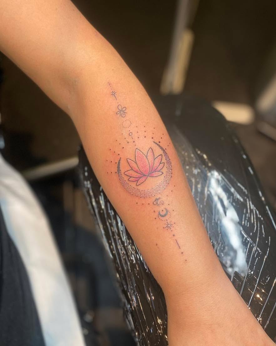 Tattoo by @carafrankenstein — fine_line, dotwork