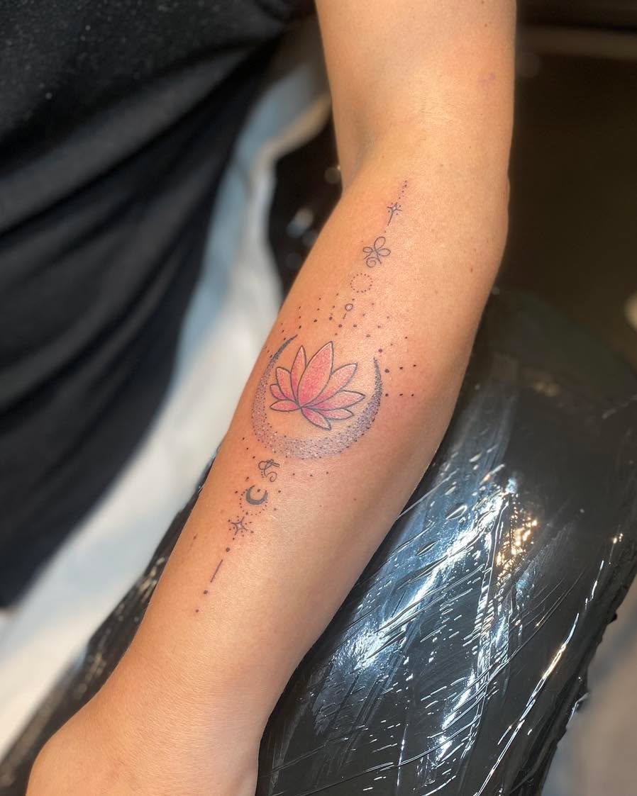 Tattoo by @carafrankenstein — fine_line, dotwork
