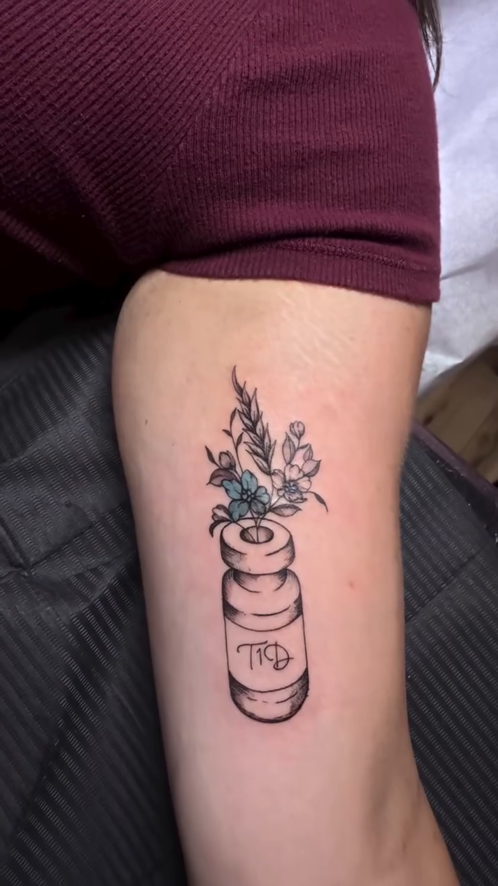 Tattoo by @amandanicole_ink — fine_line