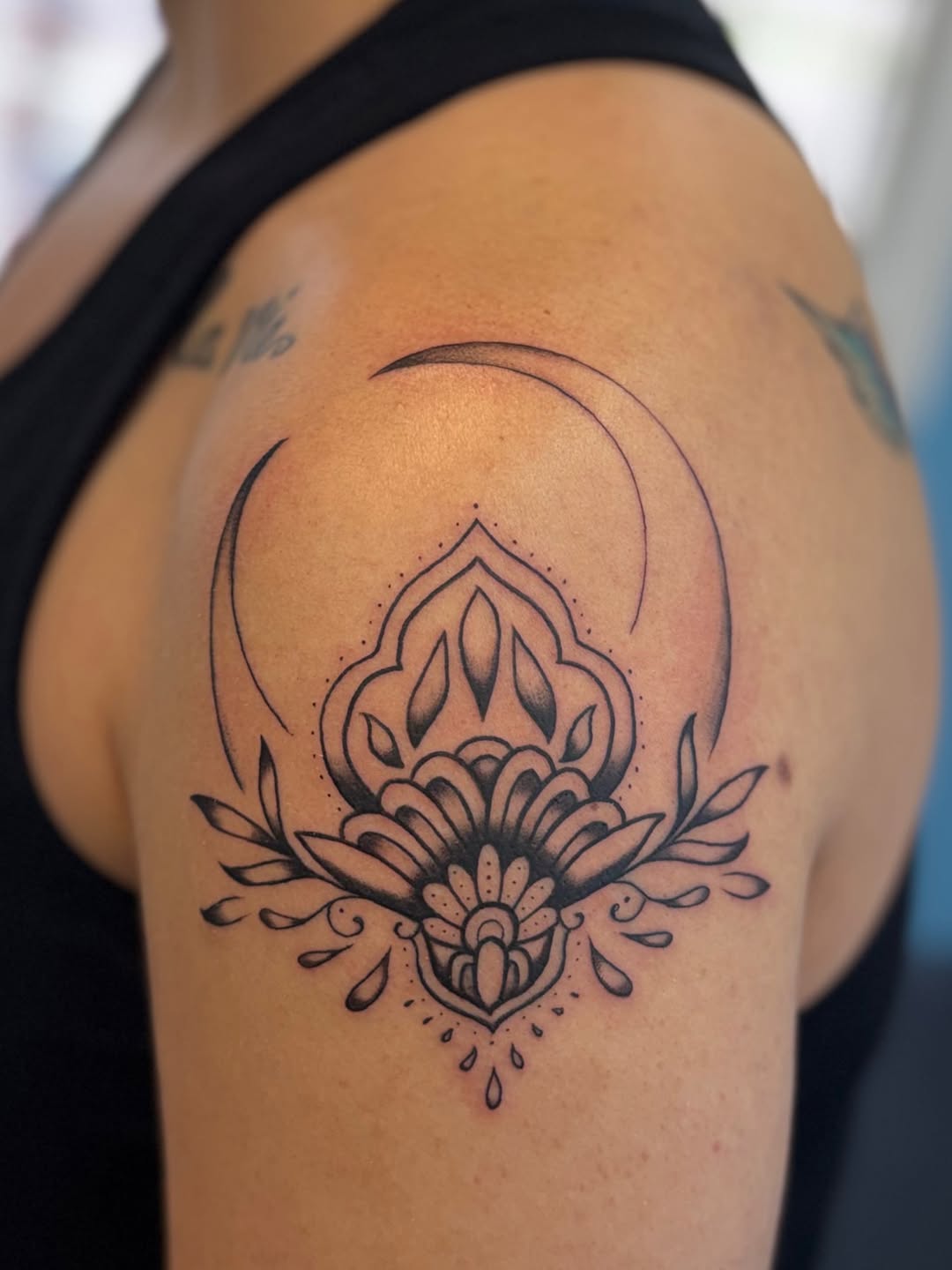 Tattoo by @belebenardtattoos — illustrative, dotwork