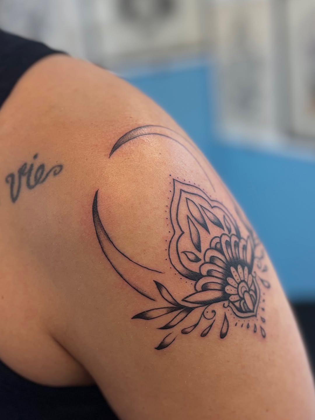 Tattoo by @belebenardtattoos — illustrative, dotwork