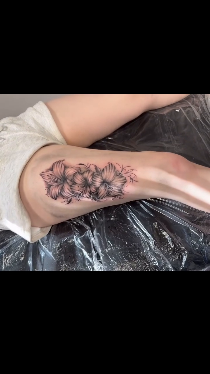 Tattoo by @lil_barbs — fine_line