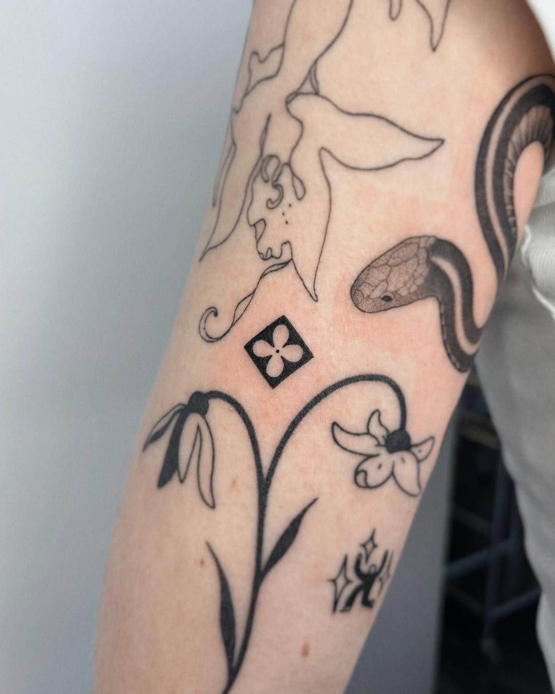 Tattoo by @rouupillon — fine_line, illustrative