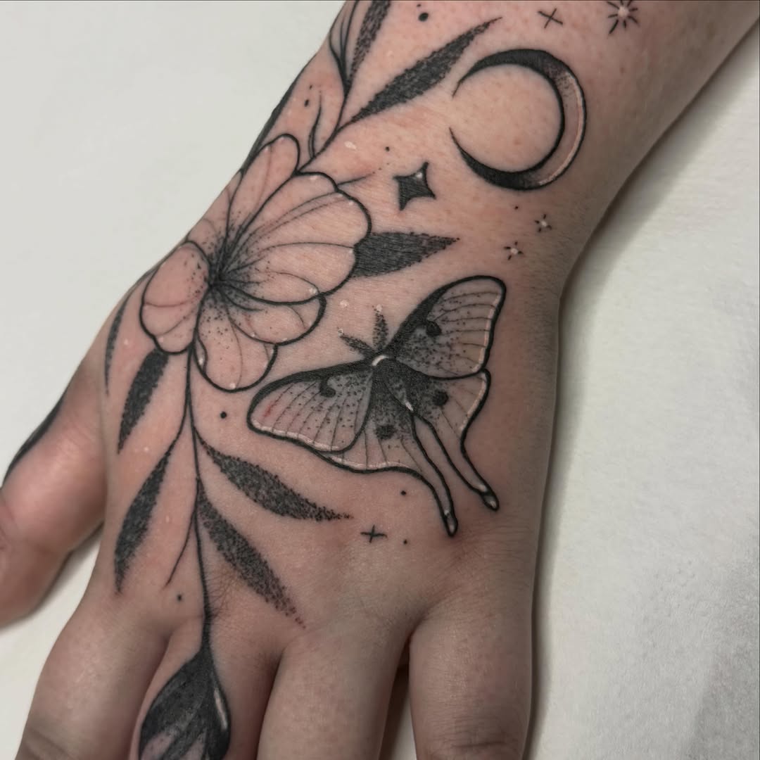 Tattoo by @electricxwarlock โ dotwork