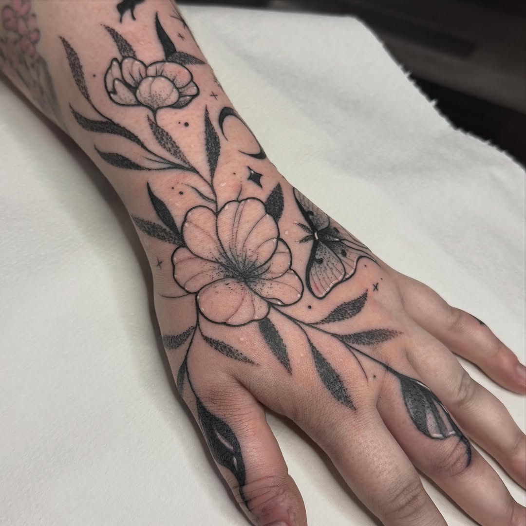Tattoo by @electricxwarlock โ fine_line