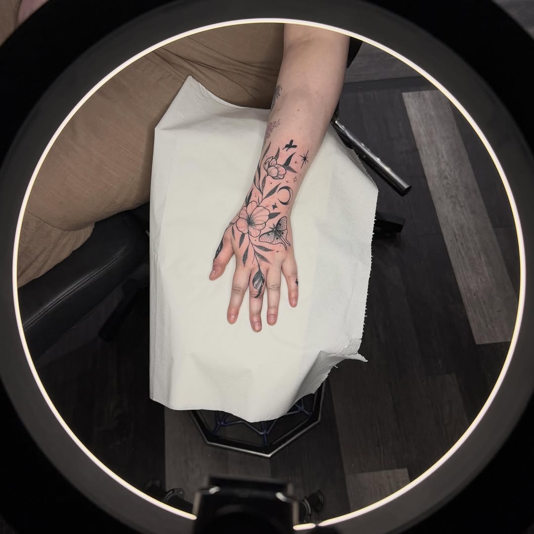 Tattoo by @electricxwarlock โ fine_line