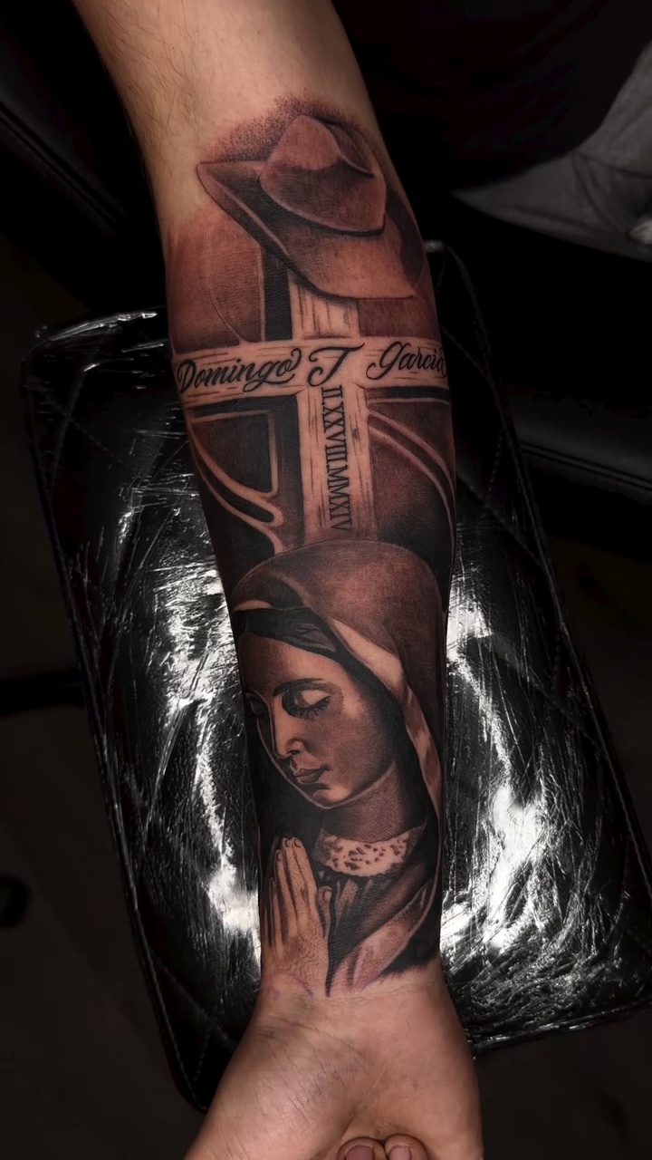 Tattoo by @dmisetattoos โ black_and_grey, realism