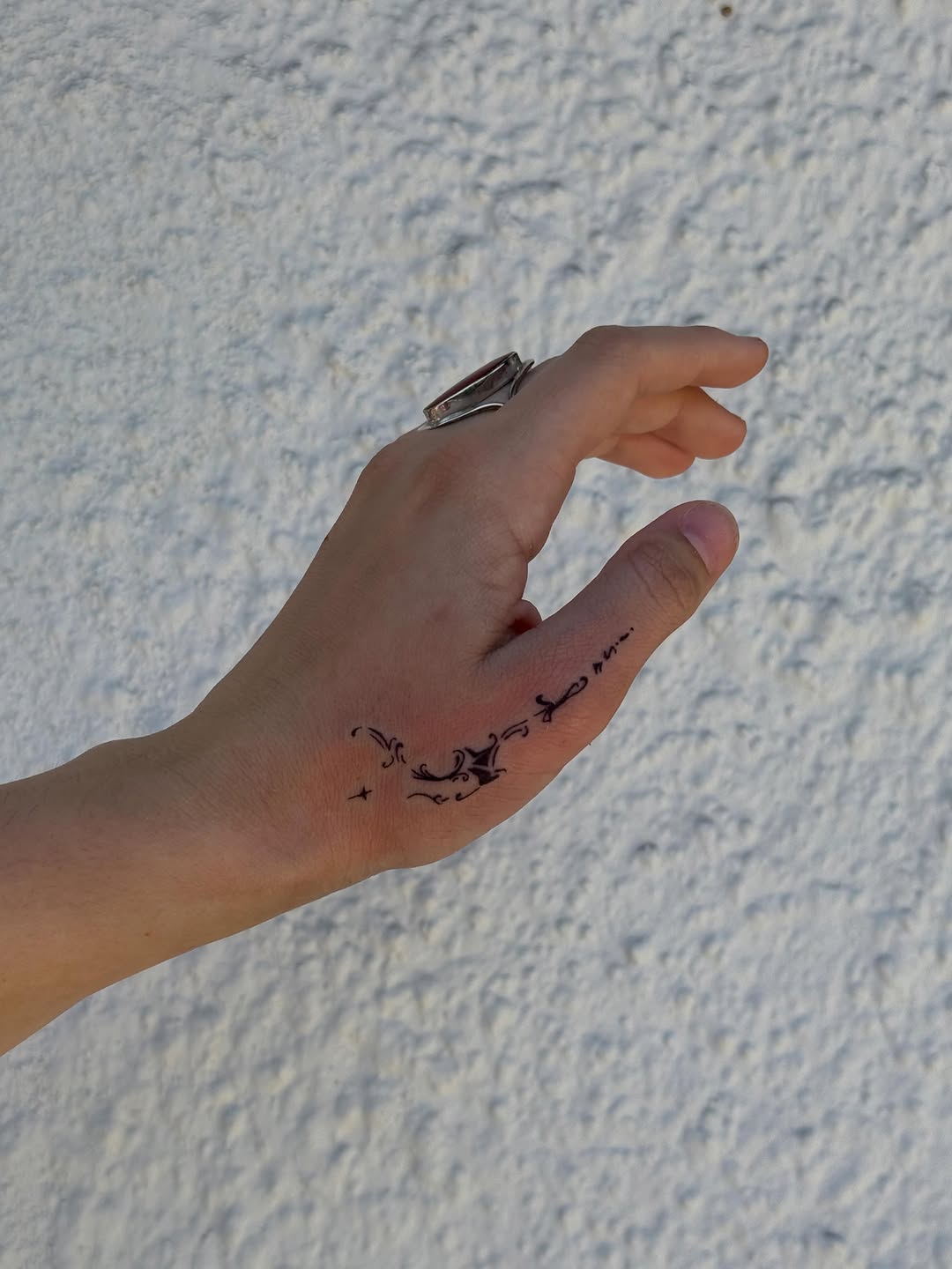 Tattoo by @amariisonn — fine_line, ornamental