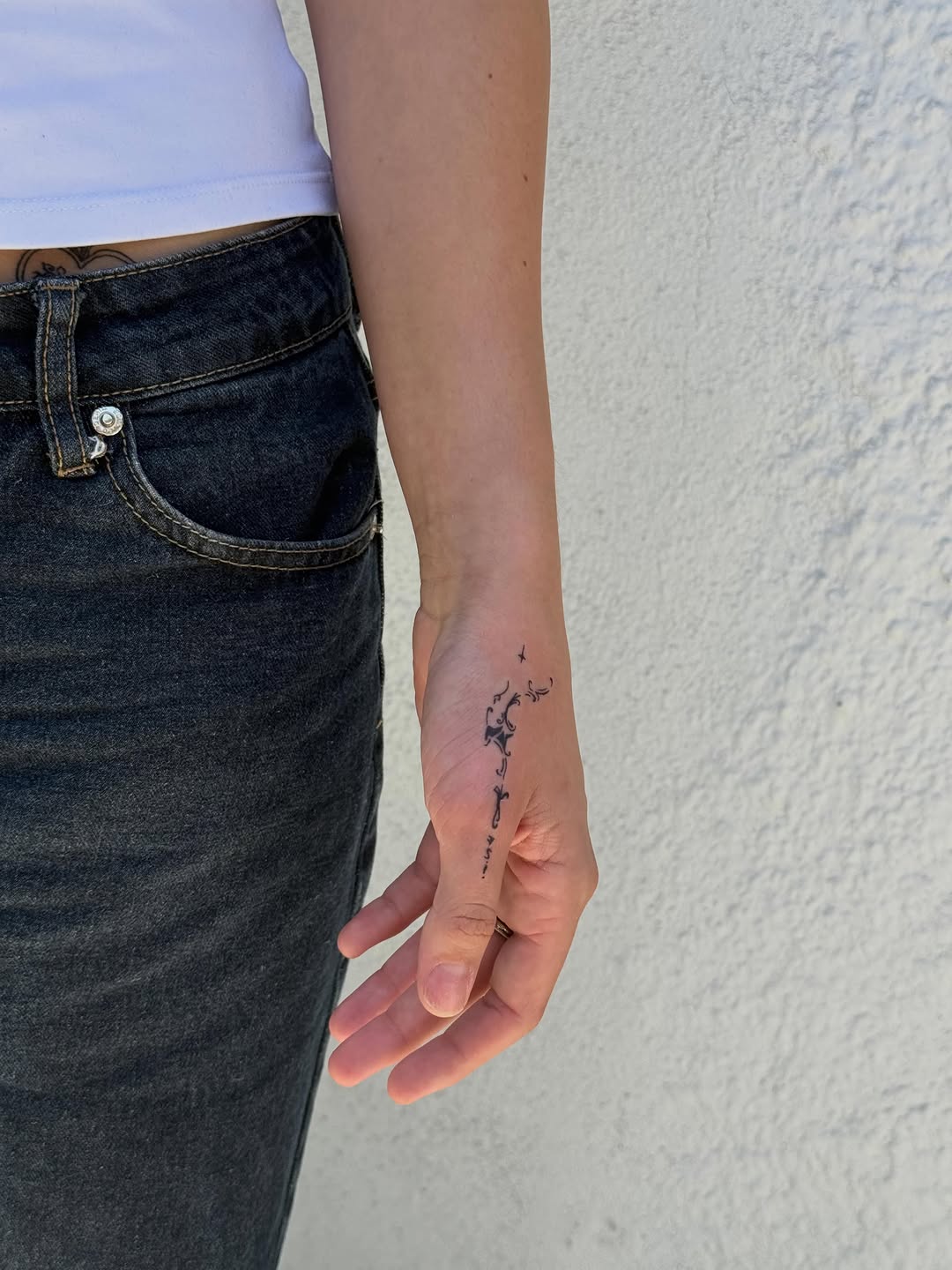 Tattoo by @amariisonn — fine_line, minimalist