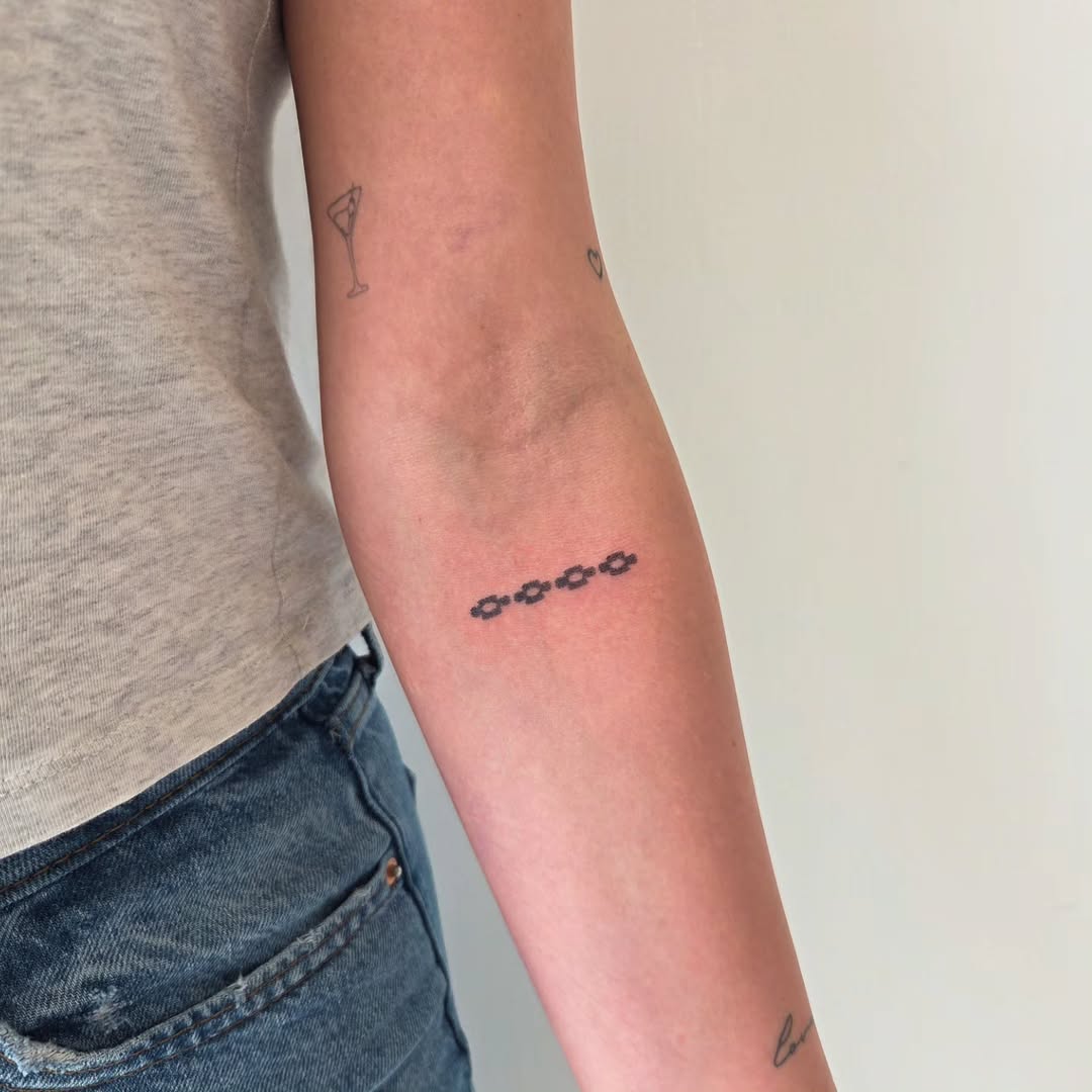 Tattoo by @mosaicslush — fine_line, minimalist