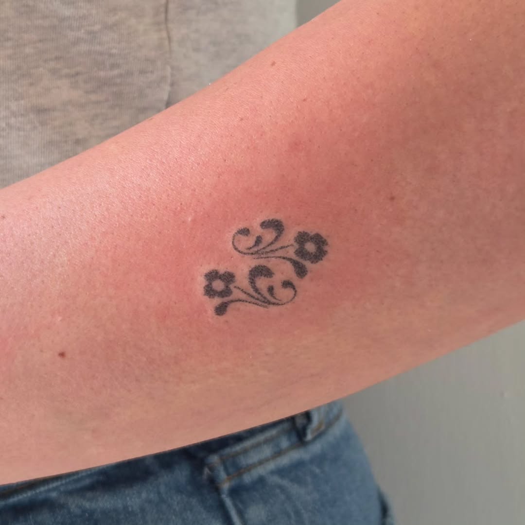 Tattoo by @mosaicslush — fine_line