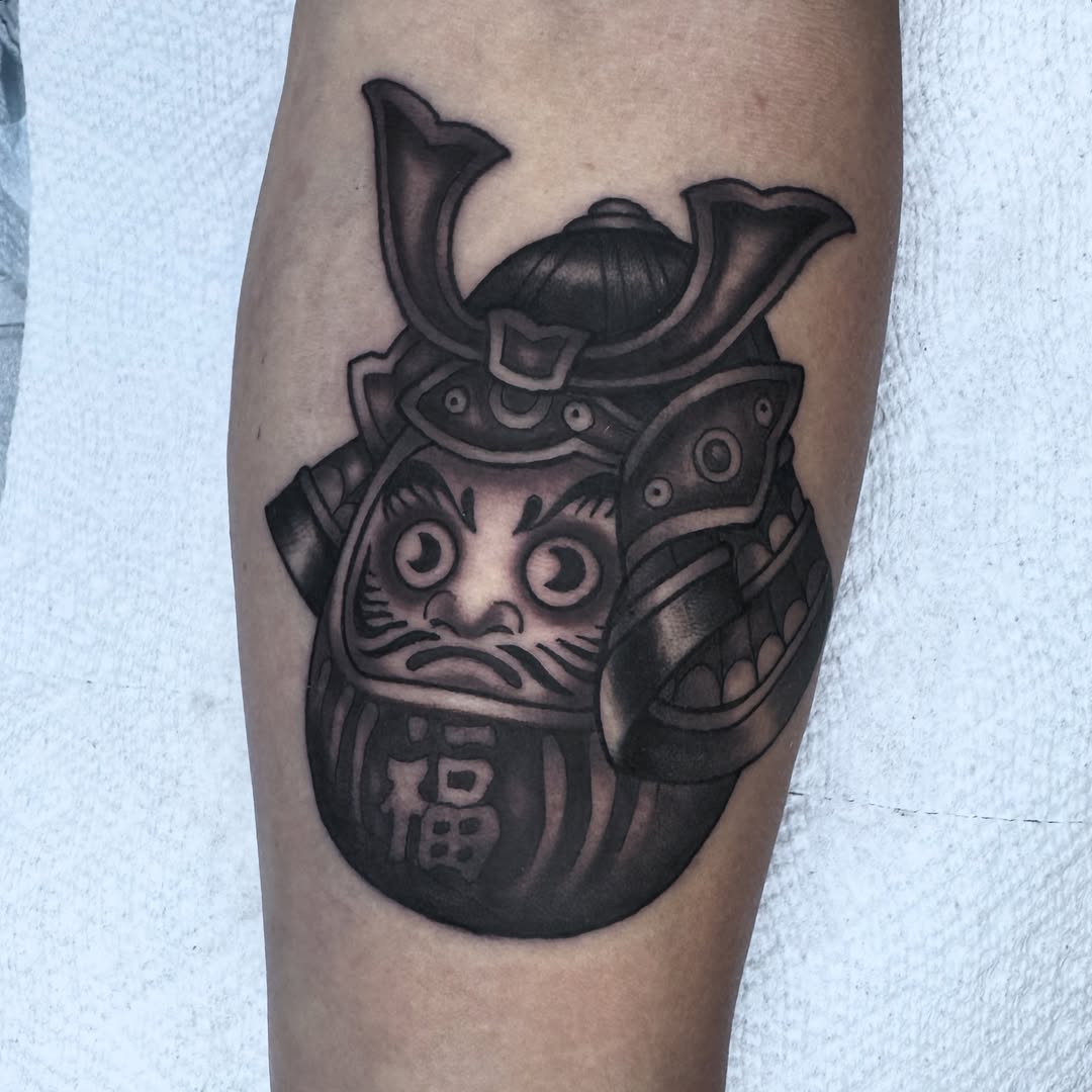 Tattoo by @missdeltoro — black_and_grey