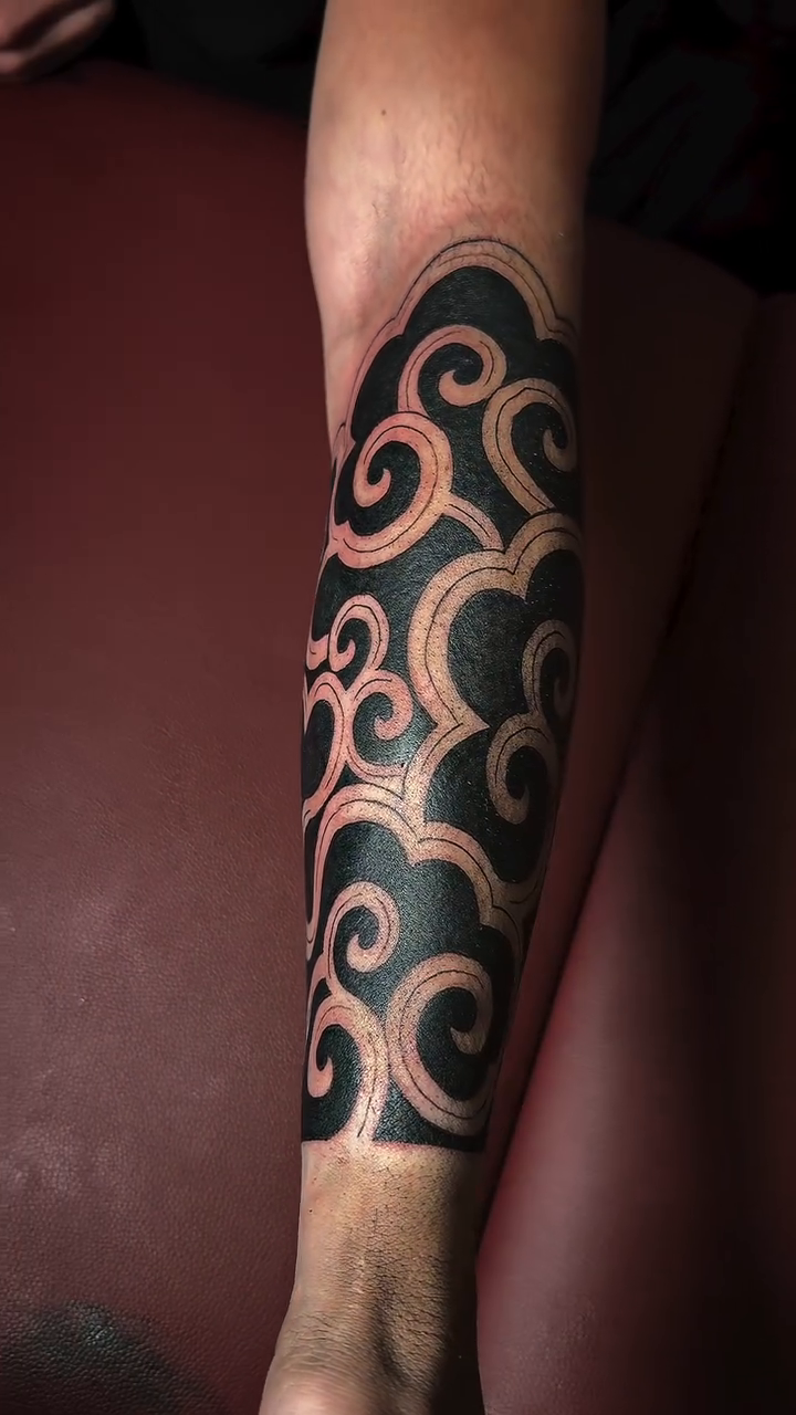 Tattoo by @acoupletattoos โ japanese_irezumi, blackwork