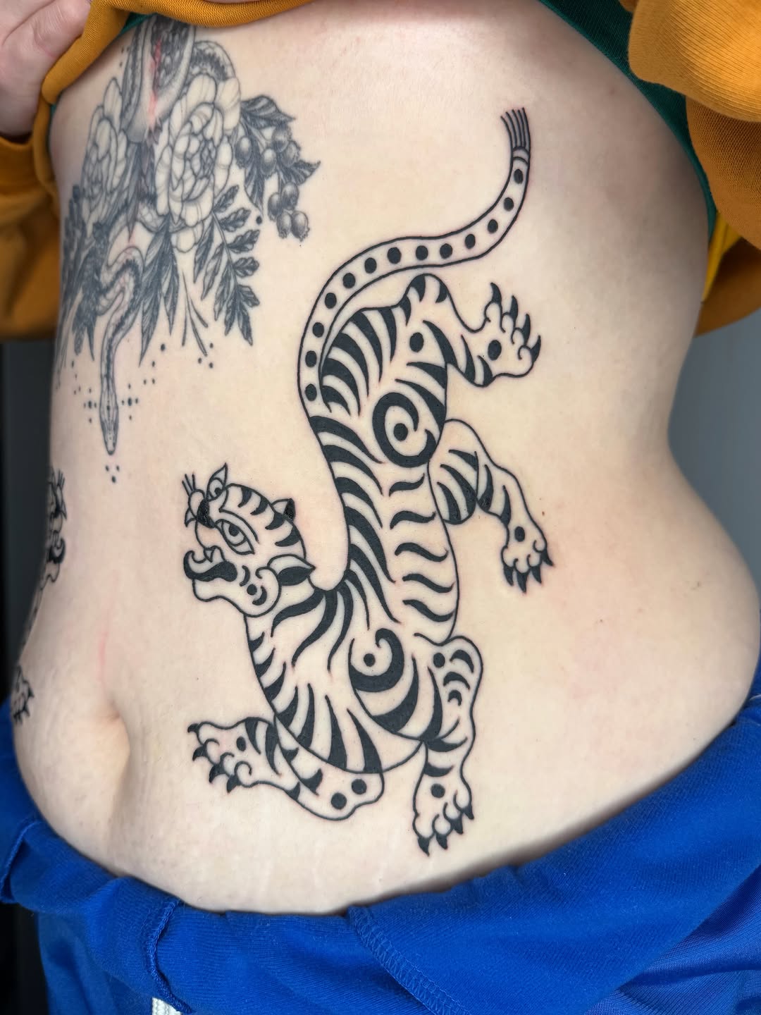 Tattoo by @cosmic___karma โ japanese_irezumi
