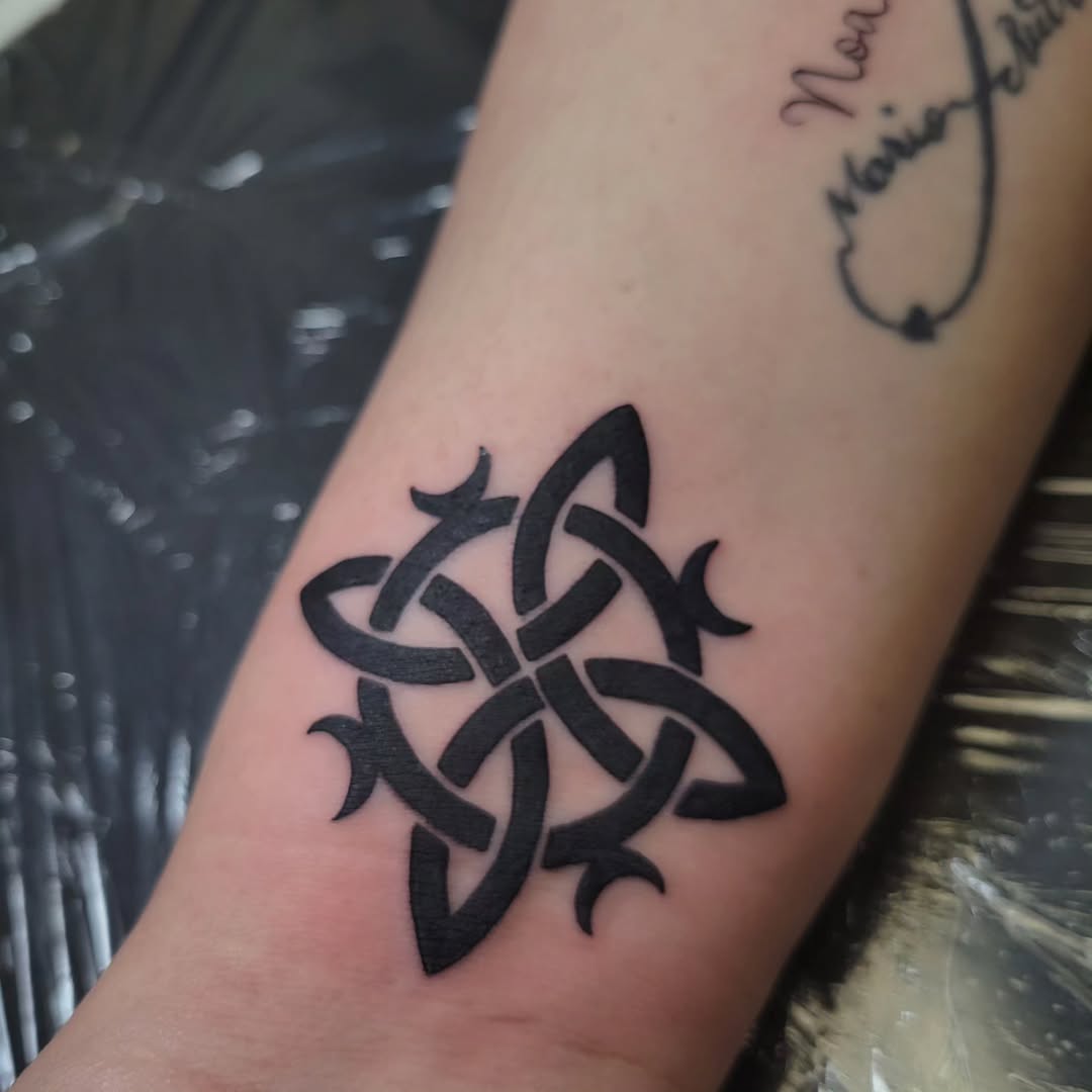 Tattoo by @marinas.tattoos — blackwork, geometric