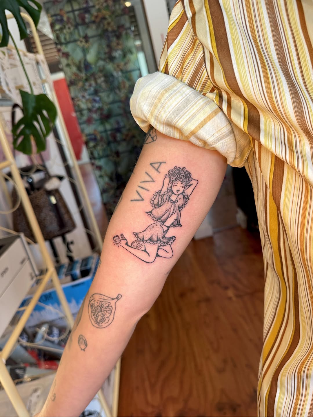 Tattoo by @_jackiesque โ fine_line