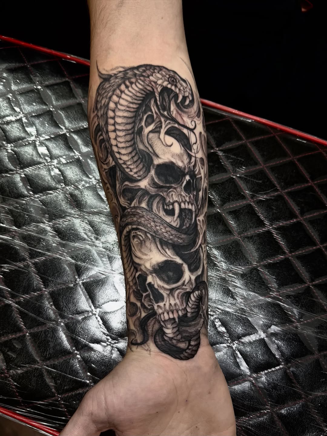 Tattoo by @isa._.tattoos — black_and_grey, realism