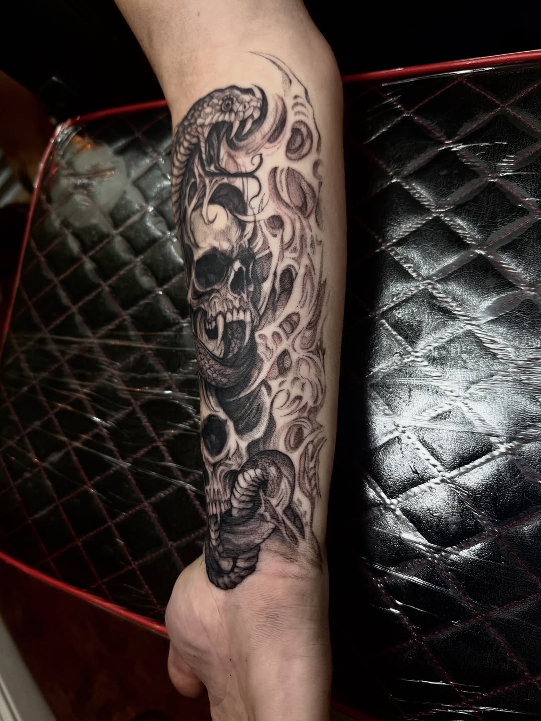 Tattoo by @isa._.tattoos — blackwork, realism