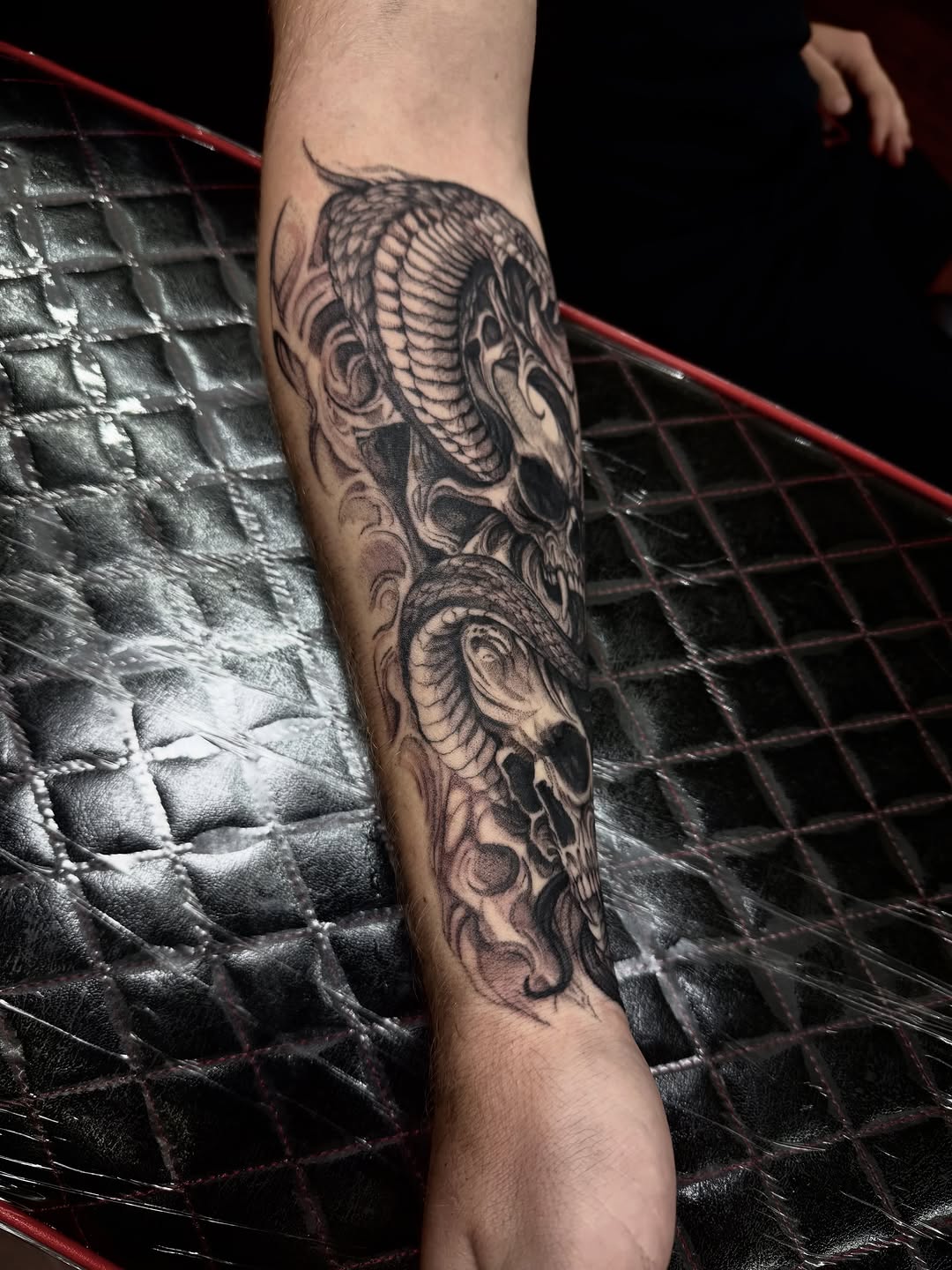 Tattoo by @isa._.tattoos — black_and_grey, realism