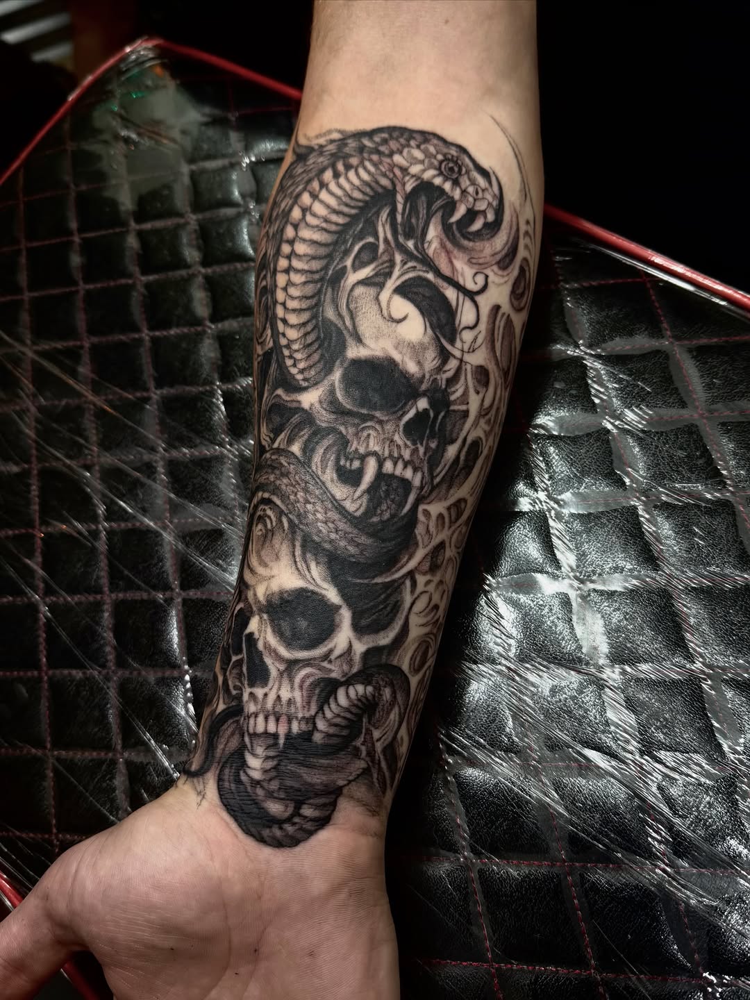 Tattoo by @isa._.tattoos — black_and_grey, realism