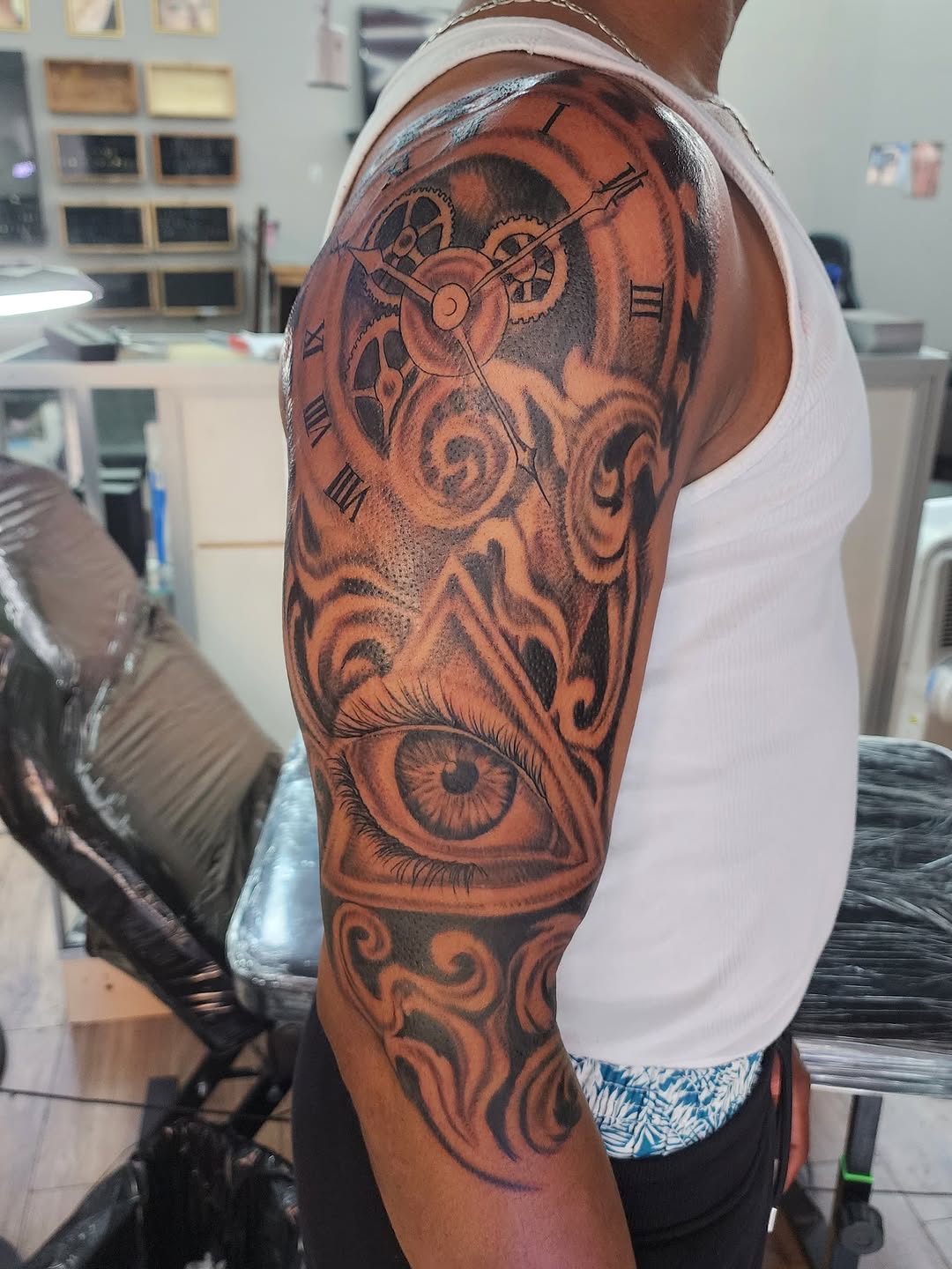 Tattoo by @onasistattoo — black_and_grey