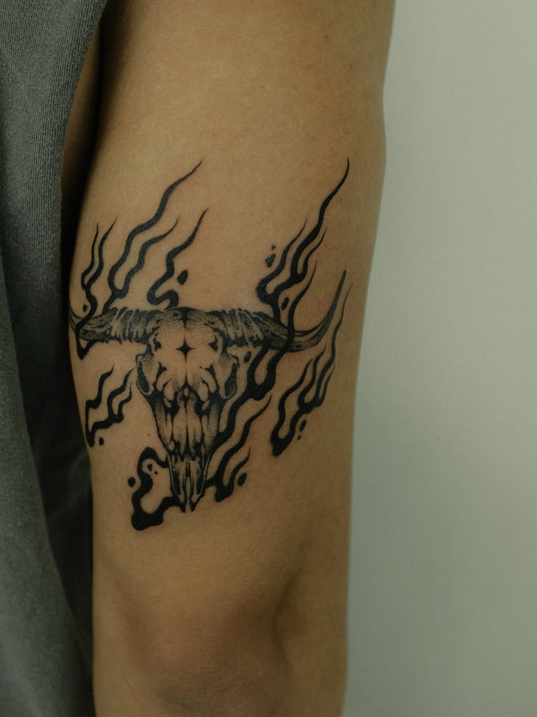 Tattoo by @xiaolun_tatt — blackwork, dark_realism