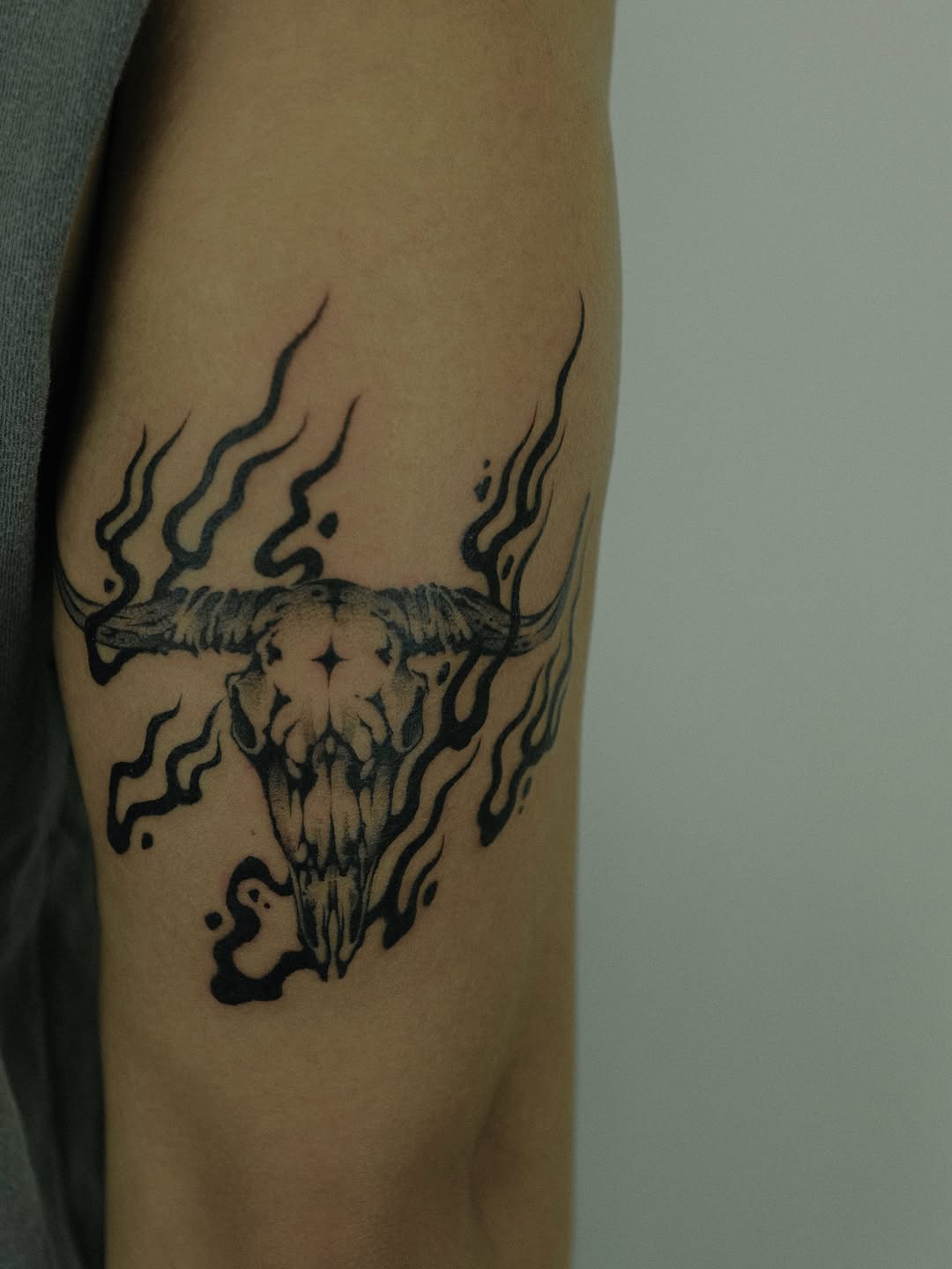 Tattoo by @xiaolun_tatt — blackwork, dark_realism
