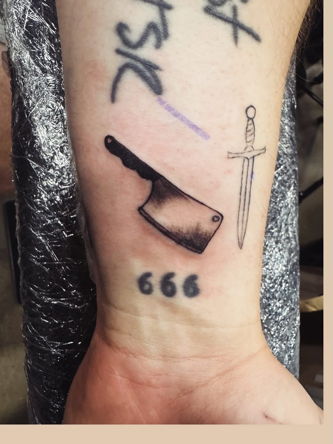 Tattoo by @tattoos_byoso โ black_and_grey, lettering_script