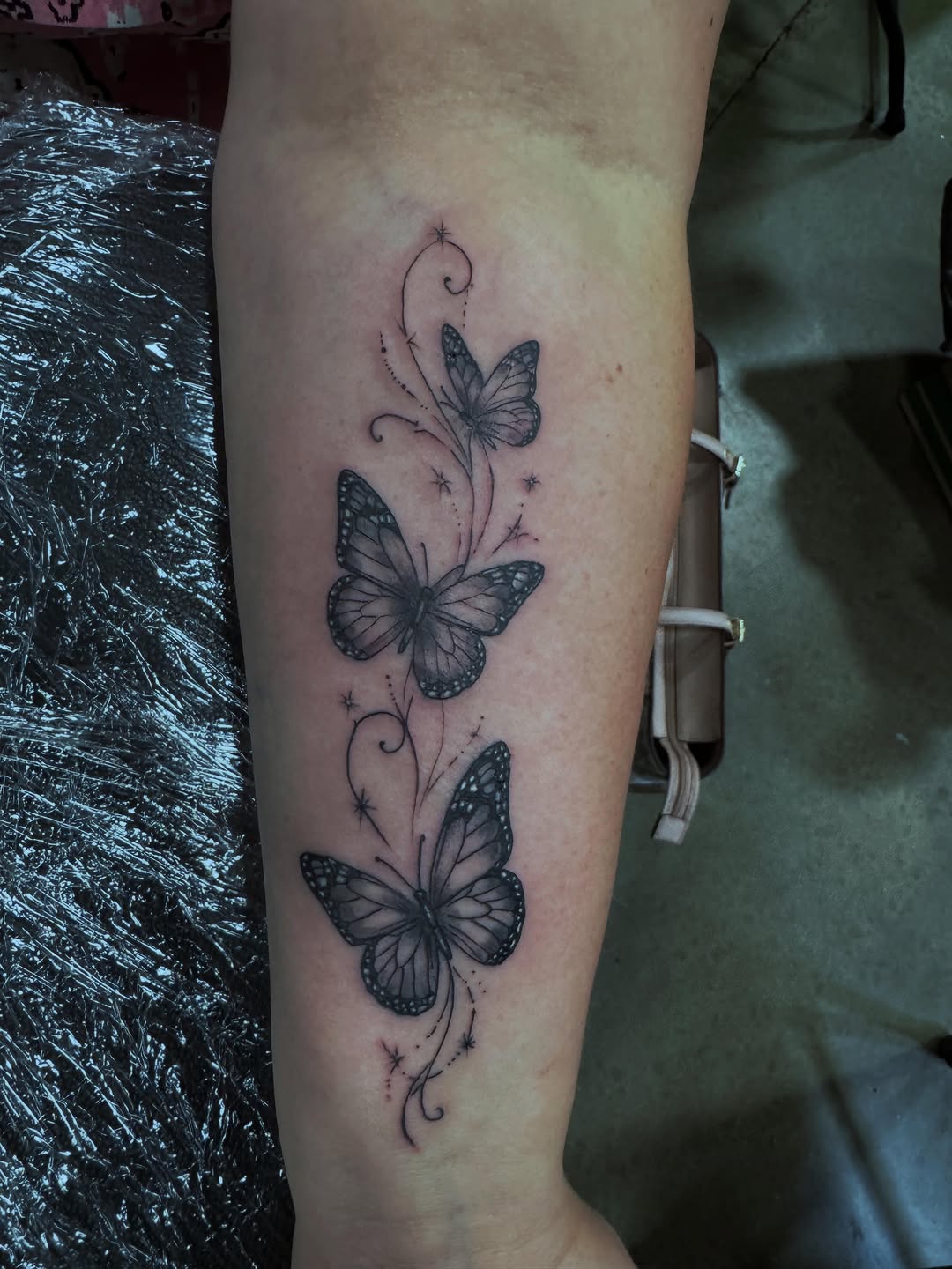 Tattoo by @tattoos_byoso โ fine_line, black_and_grey