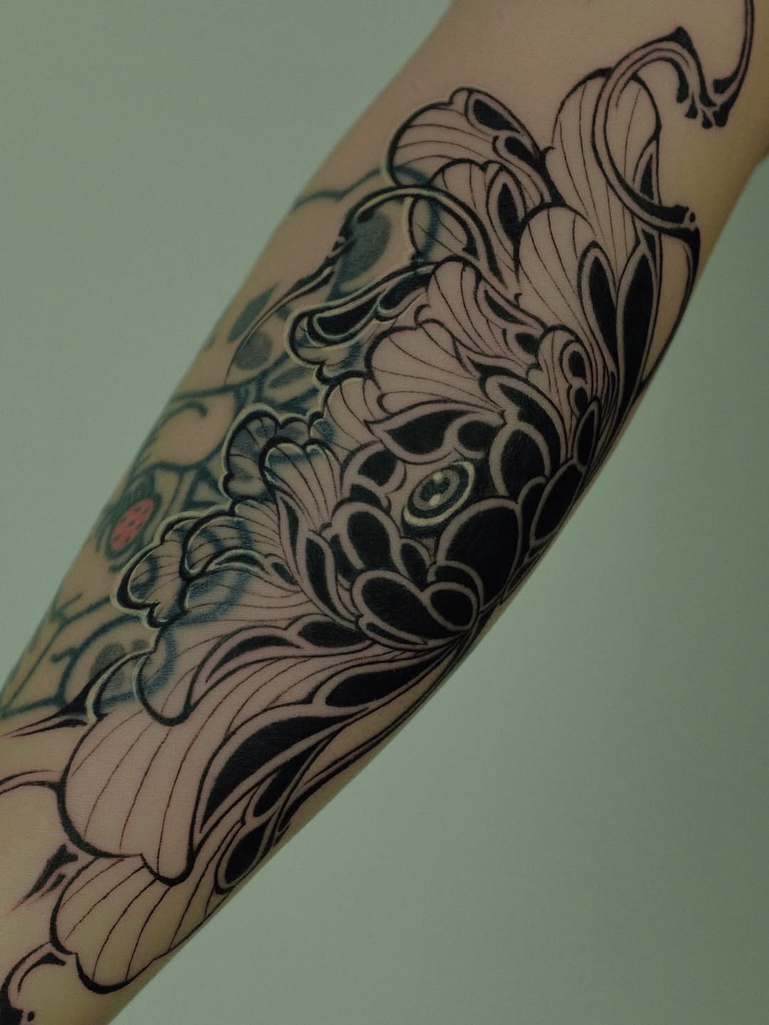 Tattoo by @xiaolun_tatt — japanese_irezumi, blackwork