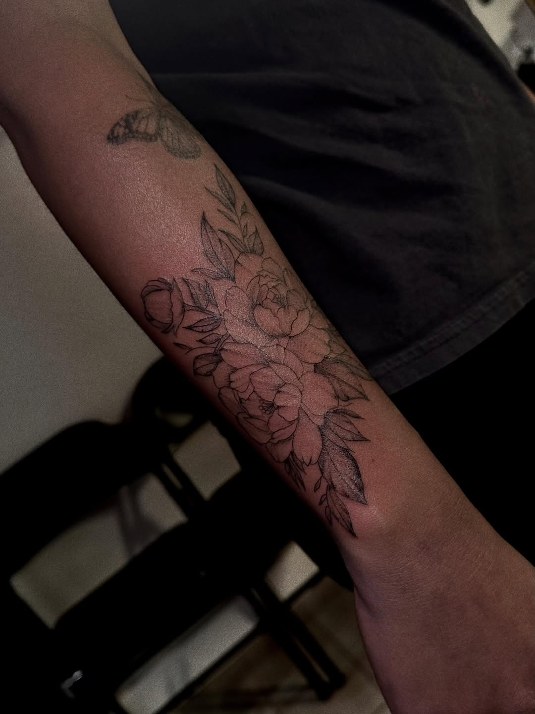 Tattoo by @marlyquinntats ā fine_line