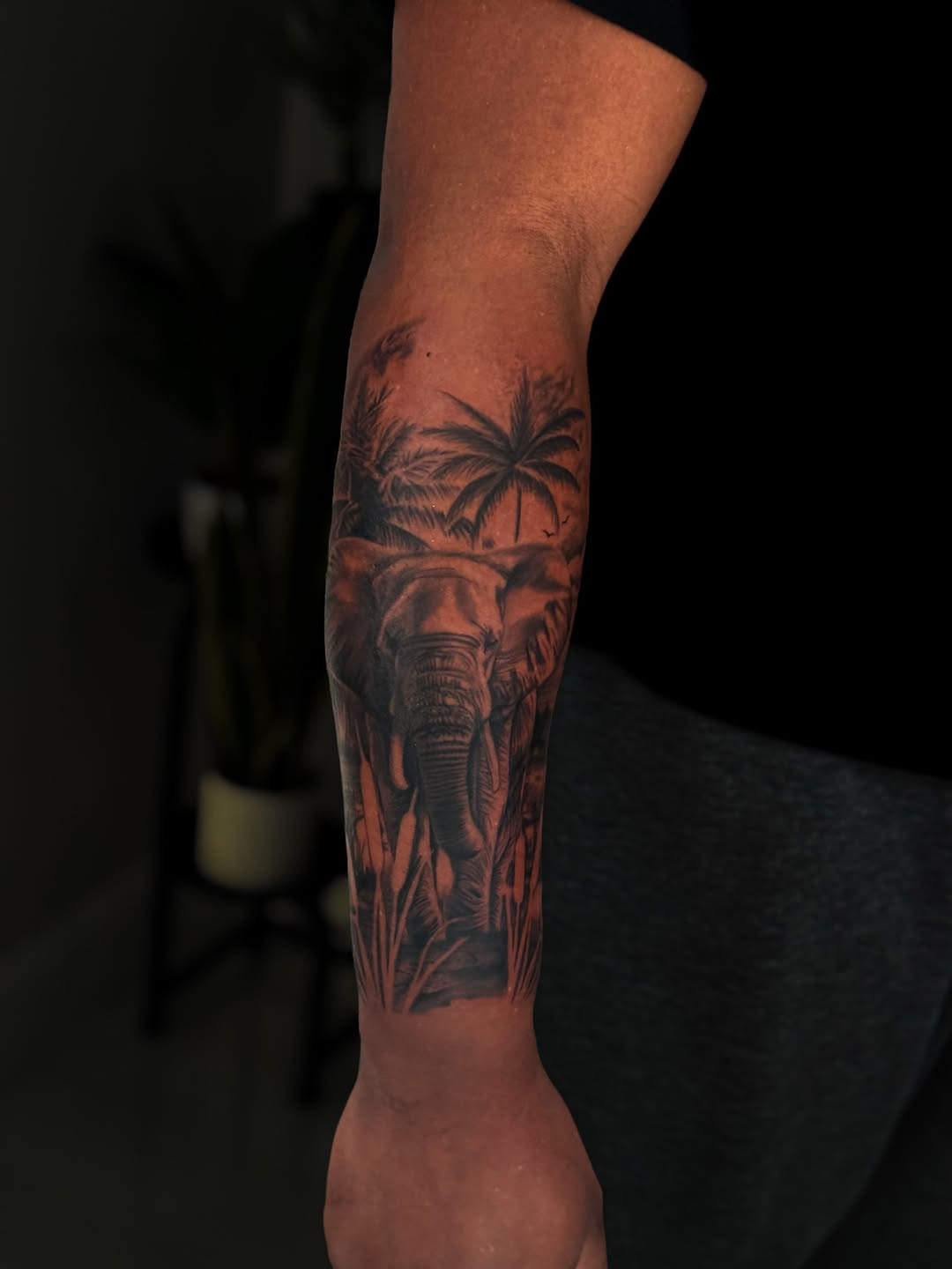 Tattoo by @chelaarte — realism, black_and_grey
