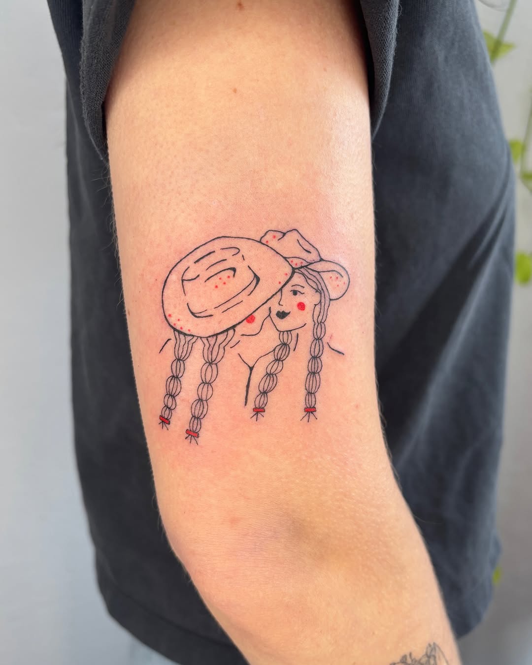 Tattoo by @tattoodlz — fine_line