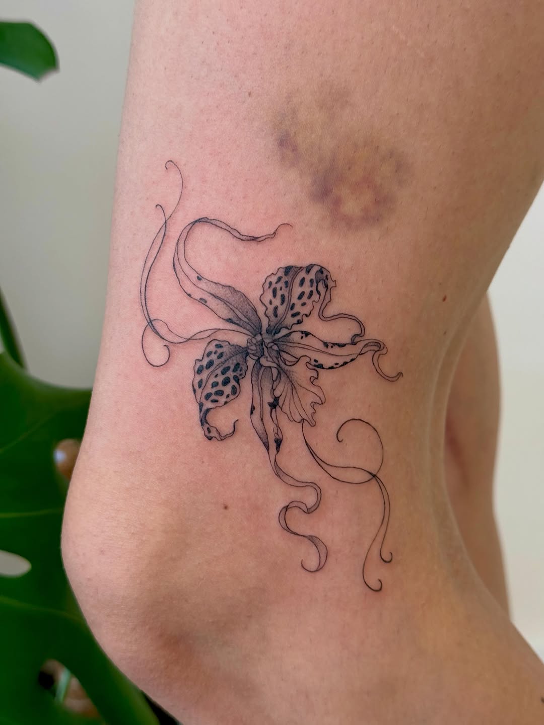 Tattoo by @peachytats.atl โ fine_line, black_and_grey