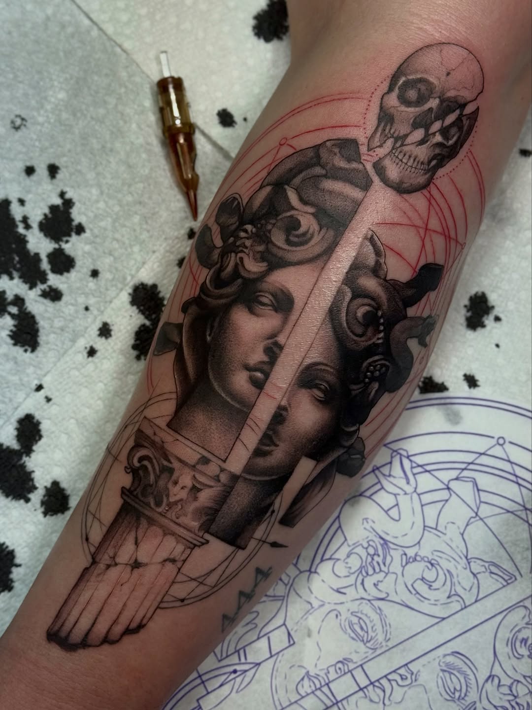 Tattoo by @medusas.ink.co — black_and_grey, illustrative