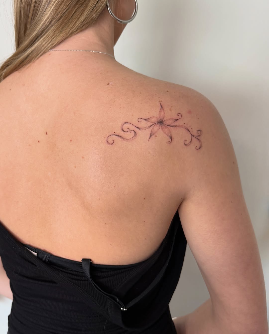 Tattoo by @so0mps — fine_line, minimalist
