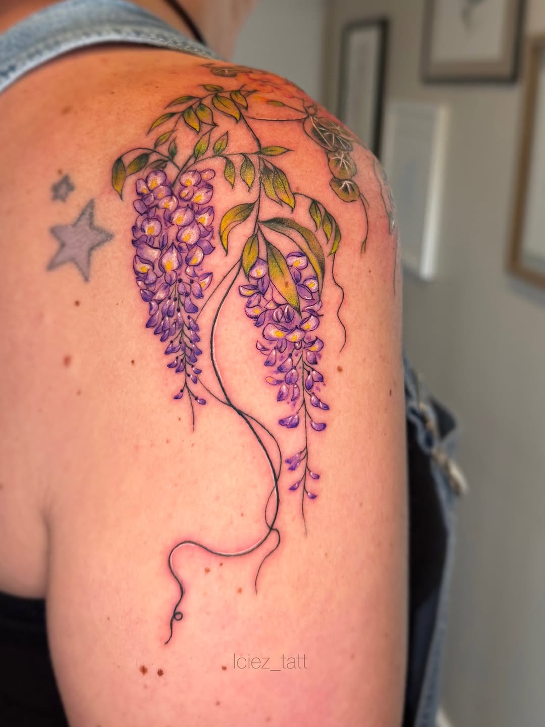 Tattoo by @iciez_tatt — illustrative, fine_line