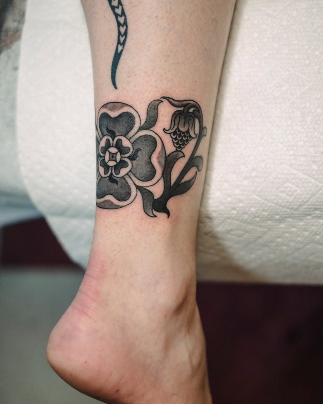 Tattoo by @dangilsdorf — blackwork