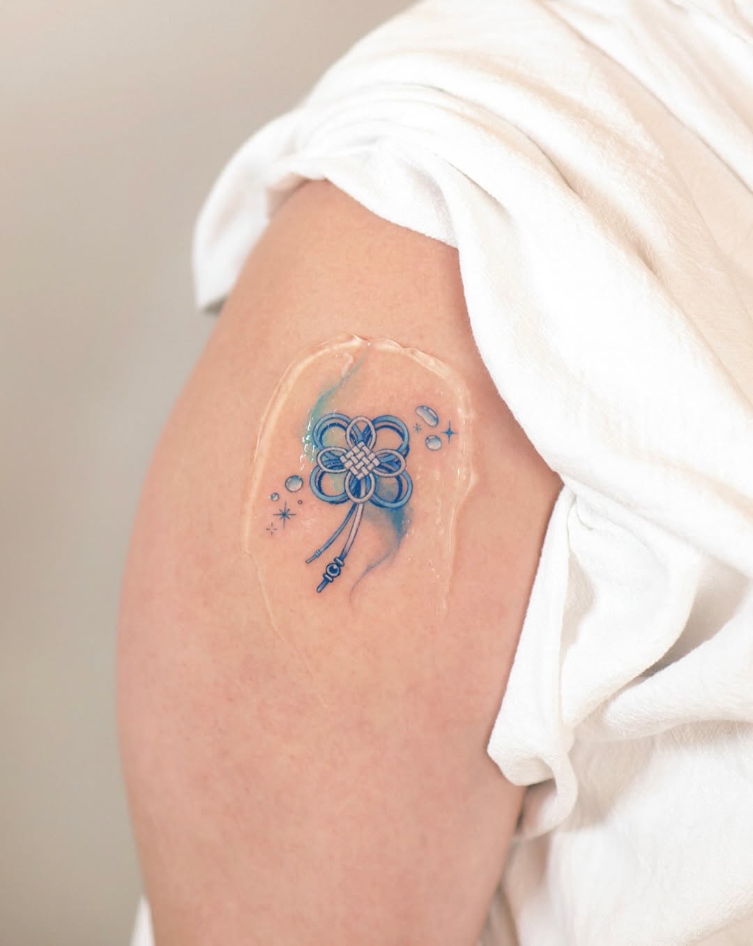 Tattoo by @zommi.tt — fine_line, minimalist