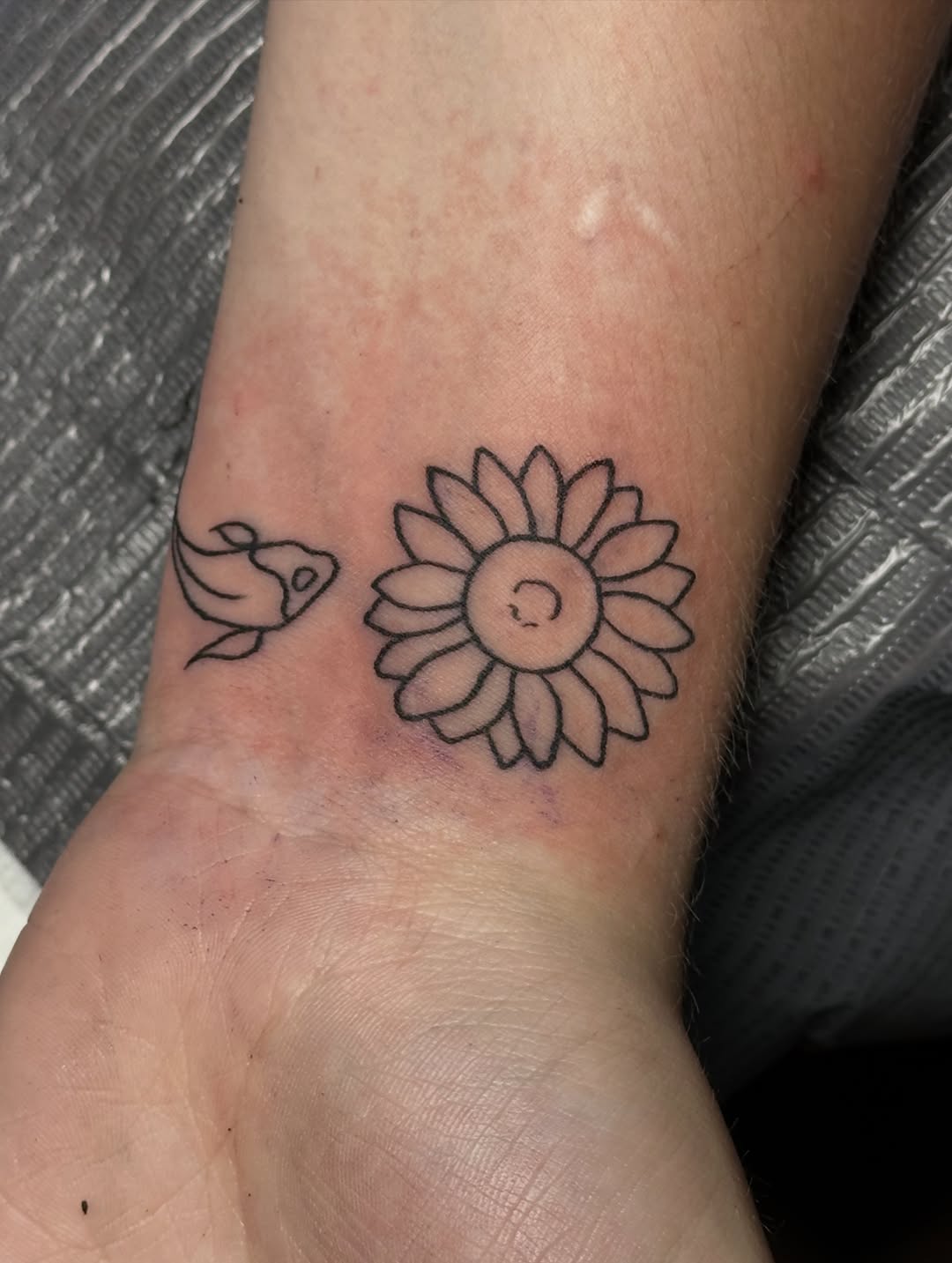 Tattoo by @gabby_la_piercer — fine_line, minimalist