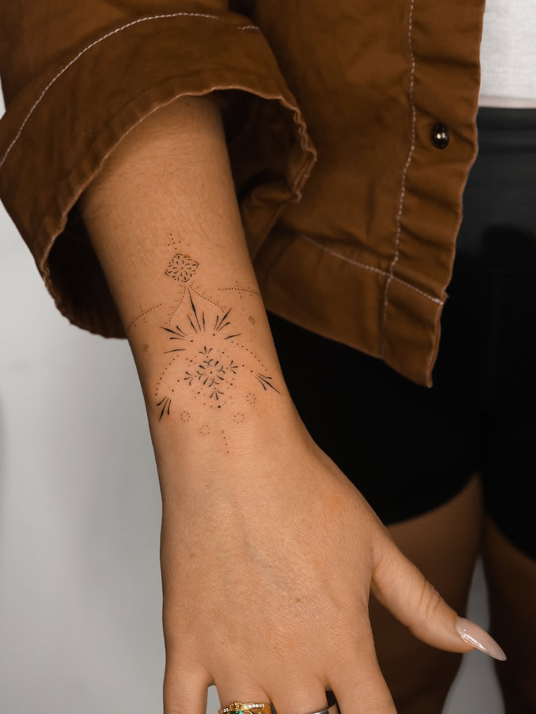 Tattoo by @dizon.ink — fine_line, geometric