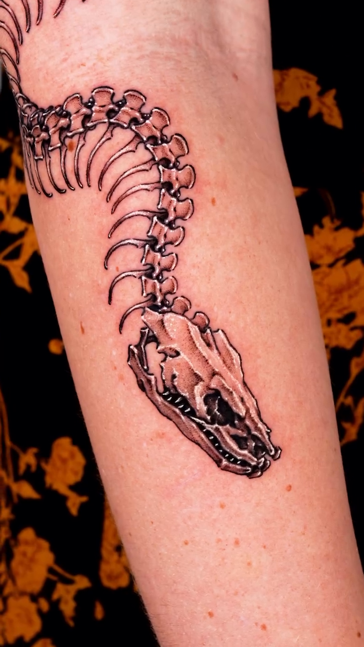 Tattoo by @tattooer_intat — blackwork, realism