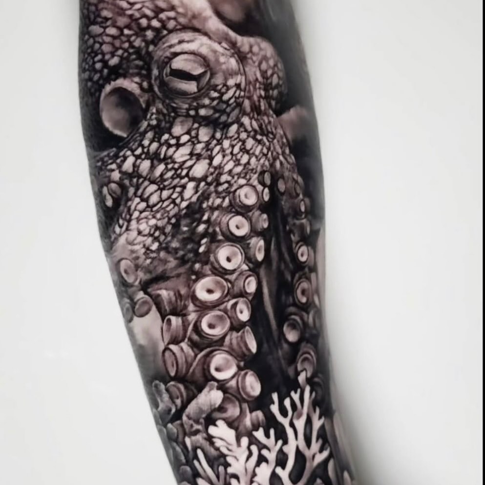 Tattoo by @elidiaveliztattoos — realism, black_and_grey
