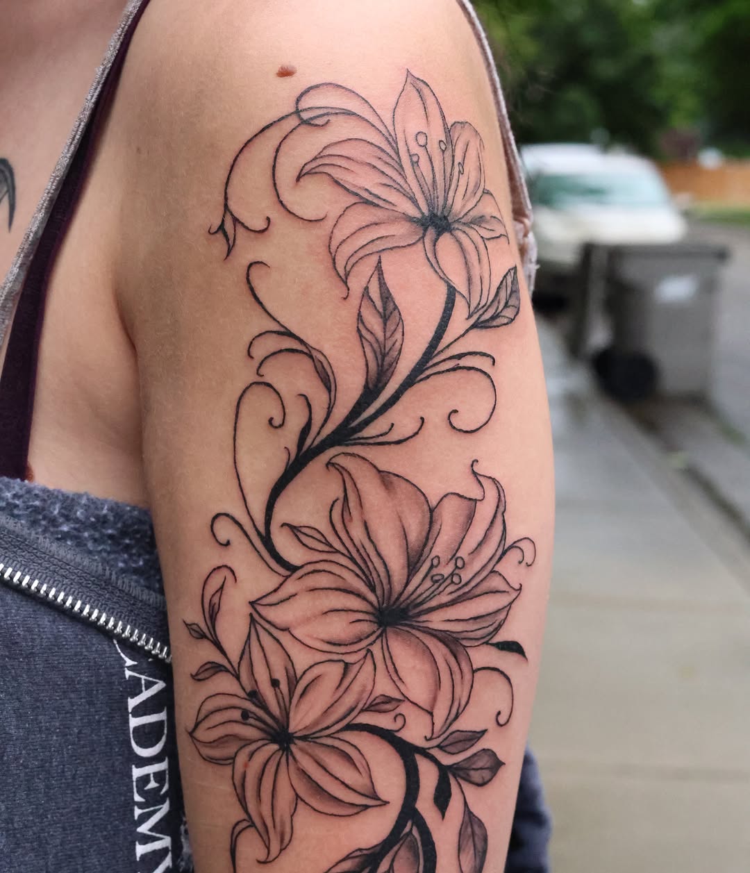 Tattoo by @loui_lays_ink — fine_line, black_and_grey