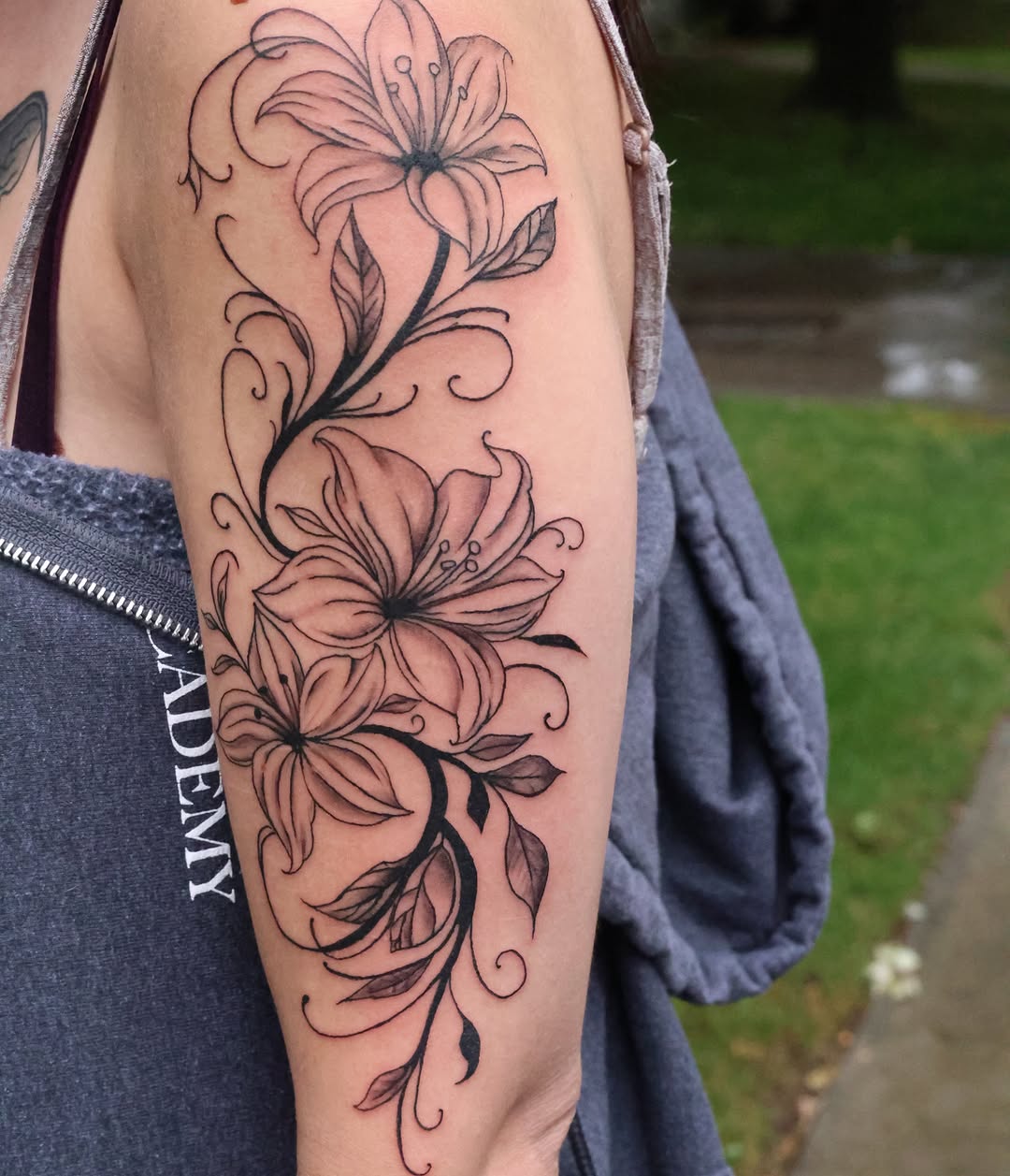 Tattoo by @loui_lays_ink — fine_line, black_and_grey